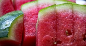 Slices of watermelon, a natural food that can improve sexual performance